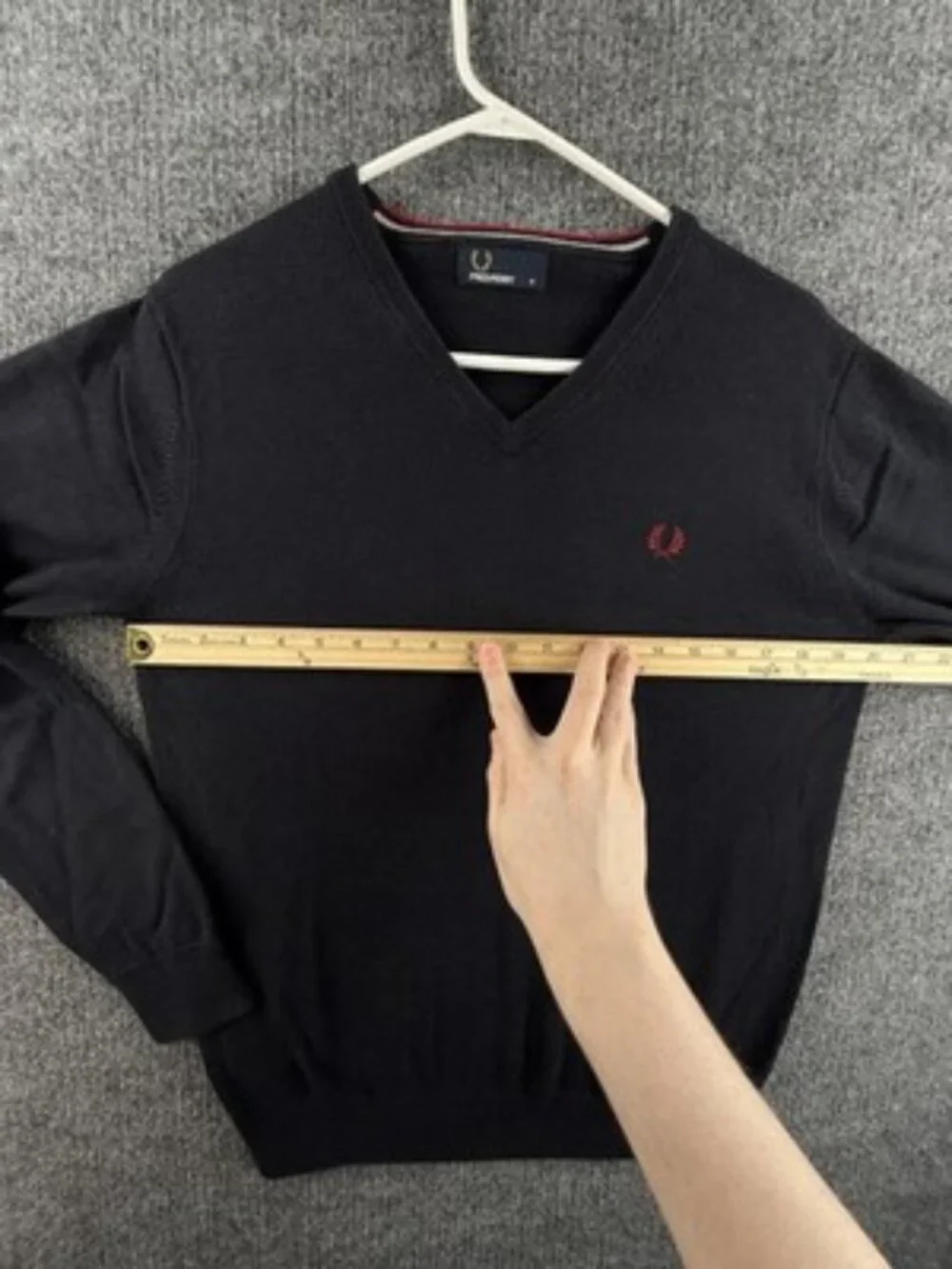 Fred Perry Navy Blue Medium Logo Sweater Pullover V-Neck Men Knit Solid Preppy